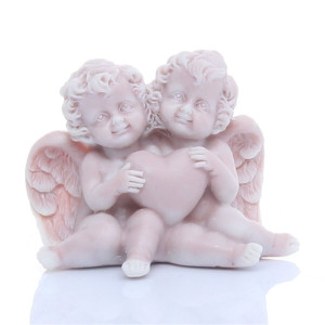 Ангелочки сидящие с сердечком